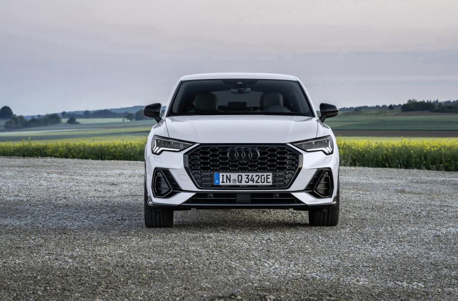  Audi Q3 Sportback 45 TFSI e S line 2020 года  (WW) (фото 8 из 15)